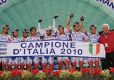 Savio festeggia con la squadra © Uff. stampa Androni Giocattoli
