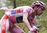 David Arroyo in discesa dal Mortirolo - Foto Roberto Bettini