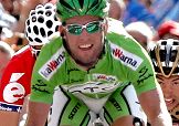 Il salto in bici con cui Mark Cavendish ha festeggiato al traguardo di Burgos - Foto Roberto Bettini