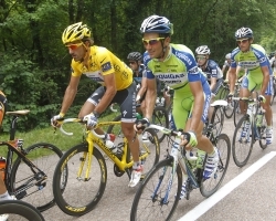Cancellara e Basso pedalano accanto © Bettiniphoto