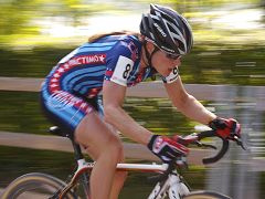 Katie Compton, vincitrice ad Aigle della prima prova di Coppa del Mondo 2010-2011 © Bicycling.com