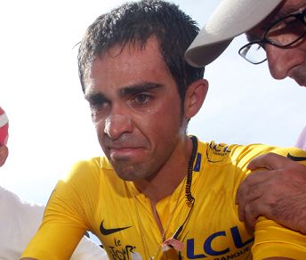 Alberto Contador in lacrime dopo il grande sforzo di Pauillac - Foto Roberto Bettini