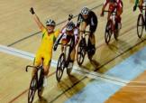 Megan Dunn a braccia alzate dopo aver vinto la Corsa a Punti - Foto dal sito ufficiale dell'evento