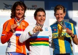 Il podio della gara femminile con Bronzini affiancata da Vos e Johansson © Bettiniphoto