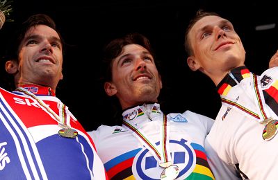 Il podio Mondiale al termine della cronometro Under 23: Fabian Cancellara tra David Millar e Tony Martin © Bettiniphoto