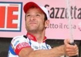 Michele Scarponi esulta all'Aprica - Foto Roberto Bettini