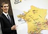 Andy Schleck con la planimetria del Tour de France 2011 © AFP