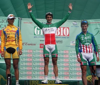 Il podio della quarta tappa del GiroBio con Stefano Agostini tra Winner Anacona ed Enrico Battaglin © Cicloweb.it