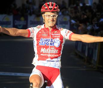 Carlos Betancur vince sul San Luca la sua prima corsa da professionista © Bettiniphoto