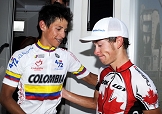 Esteban Chaves quasi consola David Boily dopo avergli soffiato il Tour de l'Avenir 2011 © www.letour.fr