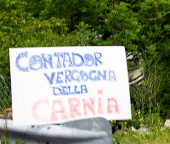 Uno dei cartelli che hanno accolto Contador nel corso della tappa dello Zoncolan © Bettiniphoto