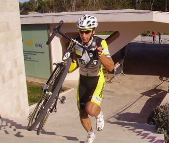 Enrico Franzoi impegnato a Otranto nella quinta tappa del Giro d'Italia Cross © Cicloweb.it