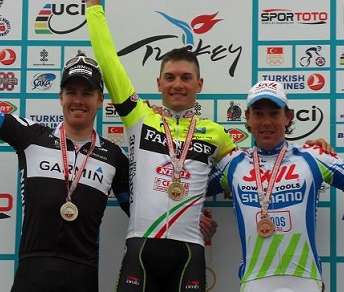 Il podio della prima tappa del Tour of Turkey con Guardini tra Farrar e Van Hummel © Cicloweb.it