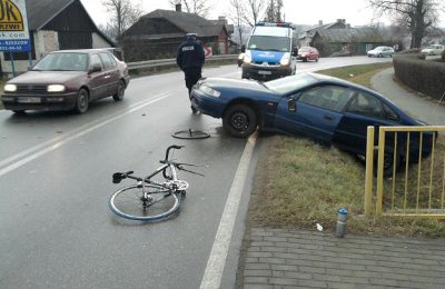 Il luogo dov'è avvenuto lo scontro tra l'auto blu, terminata nel fosso a destra, e Sylwia Kapusta - Foto da Twitter