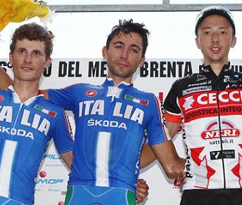 Il podio con Moser e Battaglin in maglia azzurra © Foto Rodella 2000