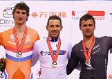 François Pervis tra l'olandese Hugo Haak e il neozelandese Simon Van Velthooven sul podio del Chilometro © Daylife.com-Getty Images