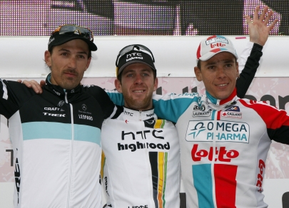 Cancellara e Gilbert ai lati del vincitore Goss sul podio di Sanremo © Bettiniphoto