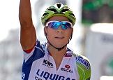 Peter Sagan esulta a Córdoba, mentre Agnoli si rende conto di aver tolto 8" di abbuono a Nibali © Bettiniphoto