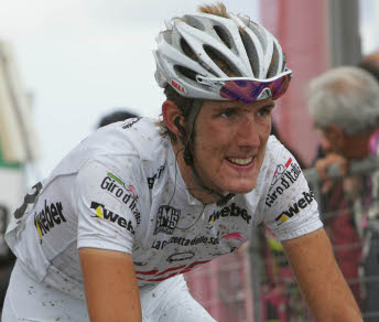 Andy Schleck in maglia bianca sullo Zoncolan nel 2007. Quest'anno tornerà al Giro? © BettiniPhoto