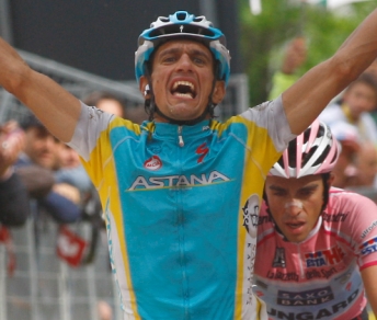 Paolo Tiralongo, a Macugnaga prima vittoria da pro', coi buoni uffici di Alberto Contador © Bettiniphoto