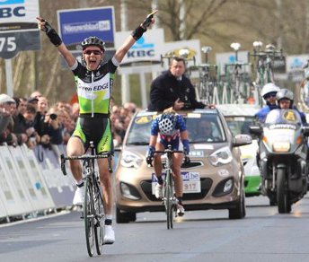Come nel 2008, Judith Arndt precede Kristin Armstrong al Giro delle Fiandre © uci.ch