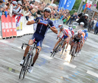 Il transalpino Warren Barguil vince la volata ristretta a Valloire, quarta tappa del Tour de l'Avenir © tourdelavenir.com