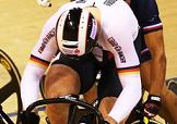 La caduta di Jason Kenny nel Keirin, Stefan Bötticher resta in sella e vince © Sportinglife