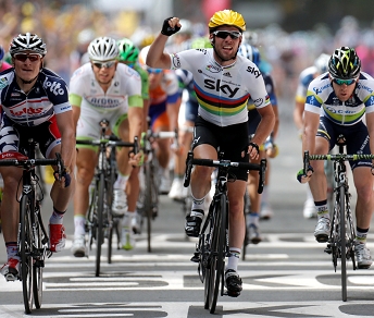 Mark Cavendish esulta avendo battuto Greipel e Goss a Tournai © Bettiniphoto