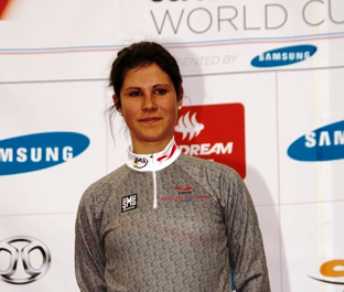 Elena Cecchini con la maglia di leader di Coppa del Mondo della Corsa a Punti - Foto Tissottiming.com