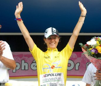 Elena Cecchini in maglia gialla al Trophée d'Or da lei vinto © Mariette Dru Beckers