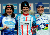 Il podio di Namûr, con Katherine Compton tra Katerina Nash e Marianne Vos © Bettiniphoto