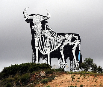Un'immagine simbolica di un movimento, quello spagnolo, ridotto all'osso © Aorijia.com