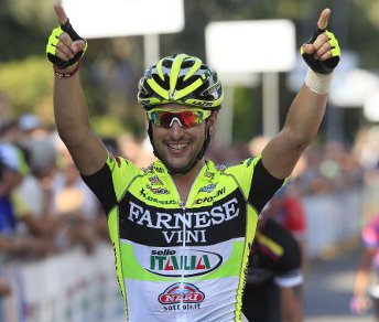 Oscar Gatto esulta dopo la vittoria al Giro del Veneto © Bettiniphoto