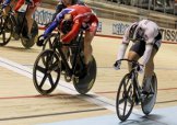 Lo spettacolare colpo di reni con cui Hoy ha battuto Levy nel Keirin © france24.com