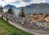 I corridori affrontano la salita del Ghisallo al Giro di Lombardia 2011 © Bettiniphoto