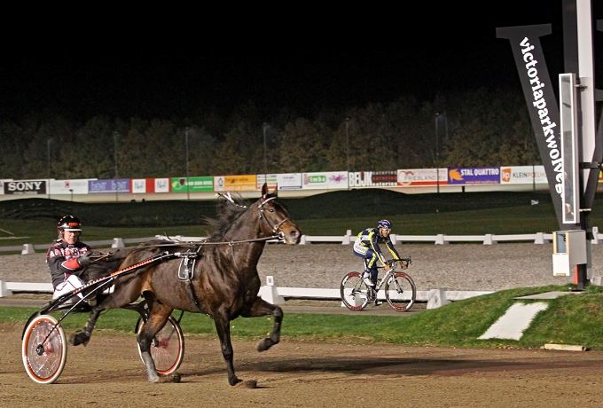 Il cavallo Unforgettable si impone di misura, 2-1, su Hoogerland © Bettiniphoto