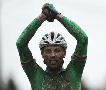 Sven Nys trionfa alla corsa al ui intitolata per l'undicesima volta su tredici edizioni © sport.be.msn.com - Belga