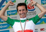 Tutta la gioia di Franco Pellizotti dopo la conquista del titolo di Campione Italiano su strada 2012 © Bettiniphoto