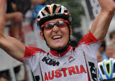 L'austriaco Lukas Pöstlberger ad Annemasse precede Vegard Breen e Bob Jungles, aggiudicandosi la terza tappa del Tour de l'Avenir © tourdelavenir.com