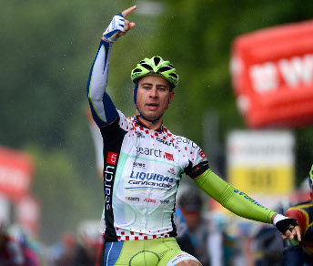 A Trimbach-Olten terza vittoria su quattro tappe al Tour de Suisse per Peter Sagan. Il gesto è eloquente: è lui il numero uno © Bettiniphoto