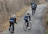 La Colombia Coldeportes in ricognizione a Punta Veleno. Uno degli arrivi più duri del Giro del Trentino © it.paperblog.com