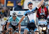 La gioia di Sep Vanmarcke alla prima vera vittoria da professionista nella Het Nieuwsblad © Bettiniphoto