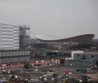 Il magnifico Velodromo olimpico sullo sfondo dei cantieri degli impianti dei Giochi di Londra © AltiusDirectory.com