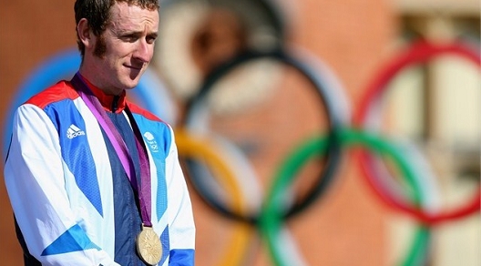 Bradley Wiggins, la medaglia d'oro, i cinque cerchi olimpici © www.london2012.com