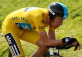 Prestazione monstre di Bradley Wiggins che vince la crono di Bourg-en-Bresse ed è sempre più maglia gialla © Bettiniphoto