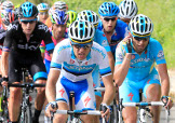 Il gruppo tirato dagli Astana di Nibali, con Hesjedal a ruota. Wiggins praticamente isolato © Bettiniphoto