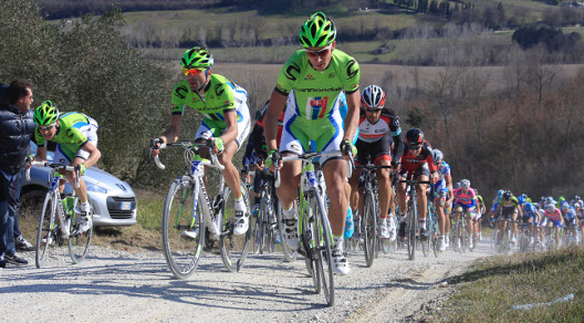 Peter Sagan in testa al gruppo, alle sue spalle Moreno Moser. Cancellara, più indietro, osserva... © Bettiniphoto