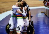 Le inseguitrici britanniche festeggiano dopo un altro Record del Mondo © Britishcycling.com