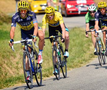 Alberto Contador attacca nella discesa del Col de Manse, Chrsi Froome e gli altri lo braccano @ Bettiniphoto