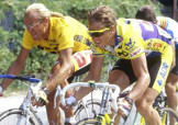 Laurent Fignon e Greg LeMond al Tour 1989, vinto dallo statunitense all'ultima tappa per 8